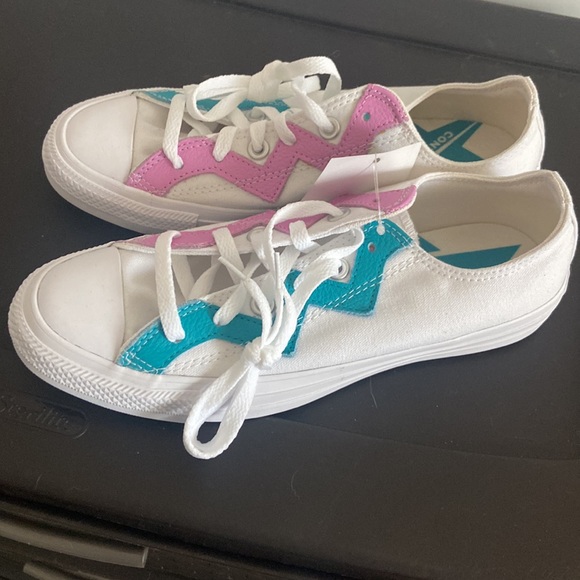 NWT Pink and Blue Converse - Picture 3 of 3